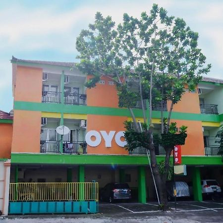 Oyo 338 Guest House Omah Manahan Syariah Solo Esterno foto