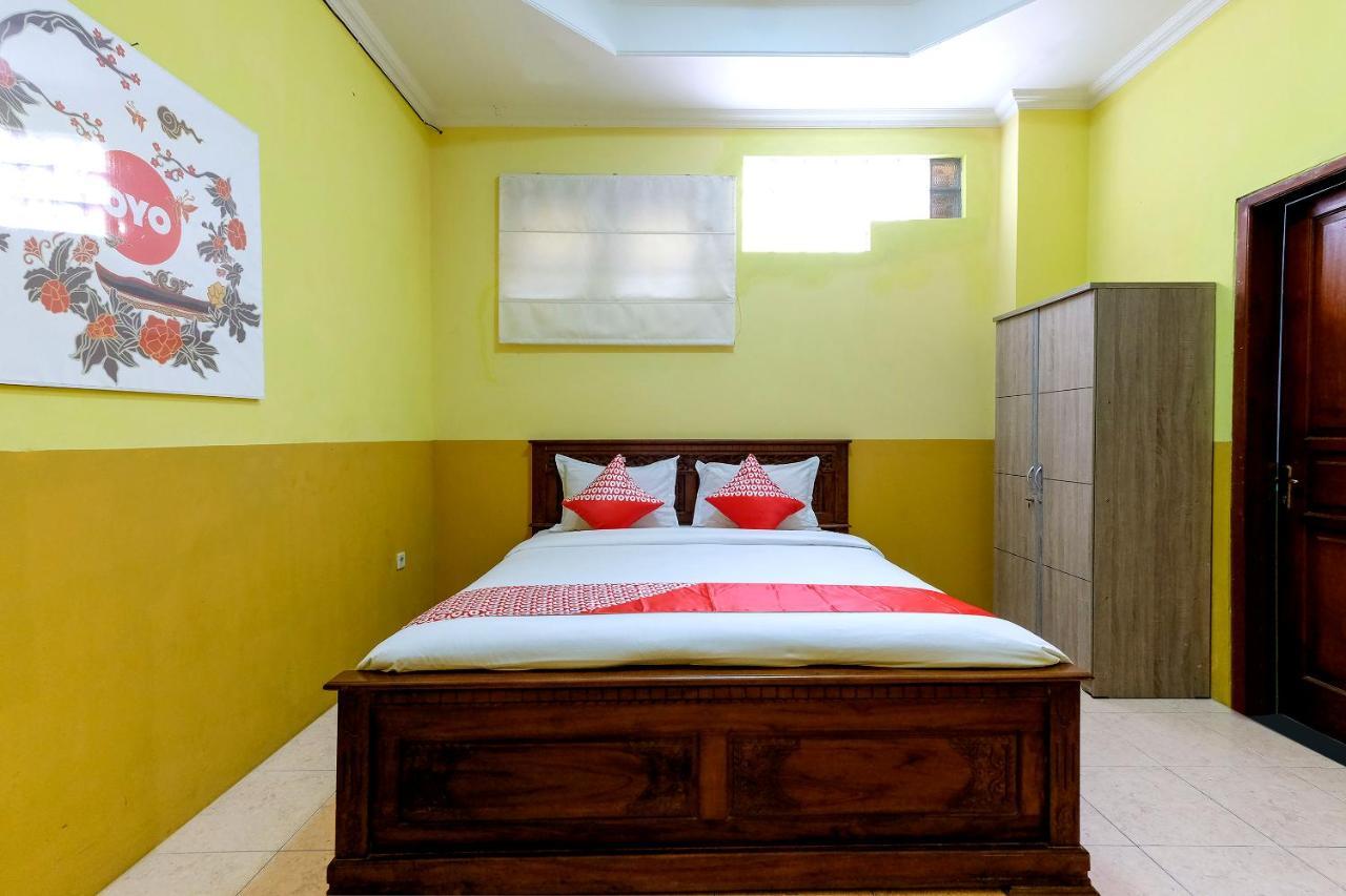 Oyo 338 Guest House Omah Manahan Syariah Solo Esterno foto