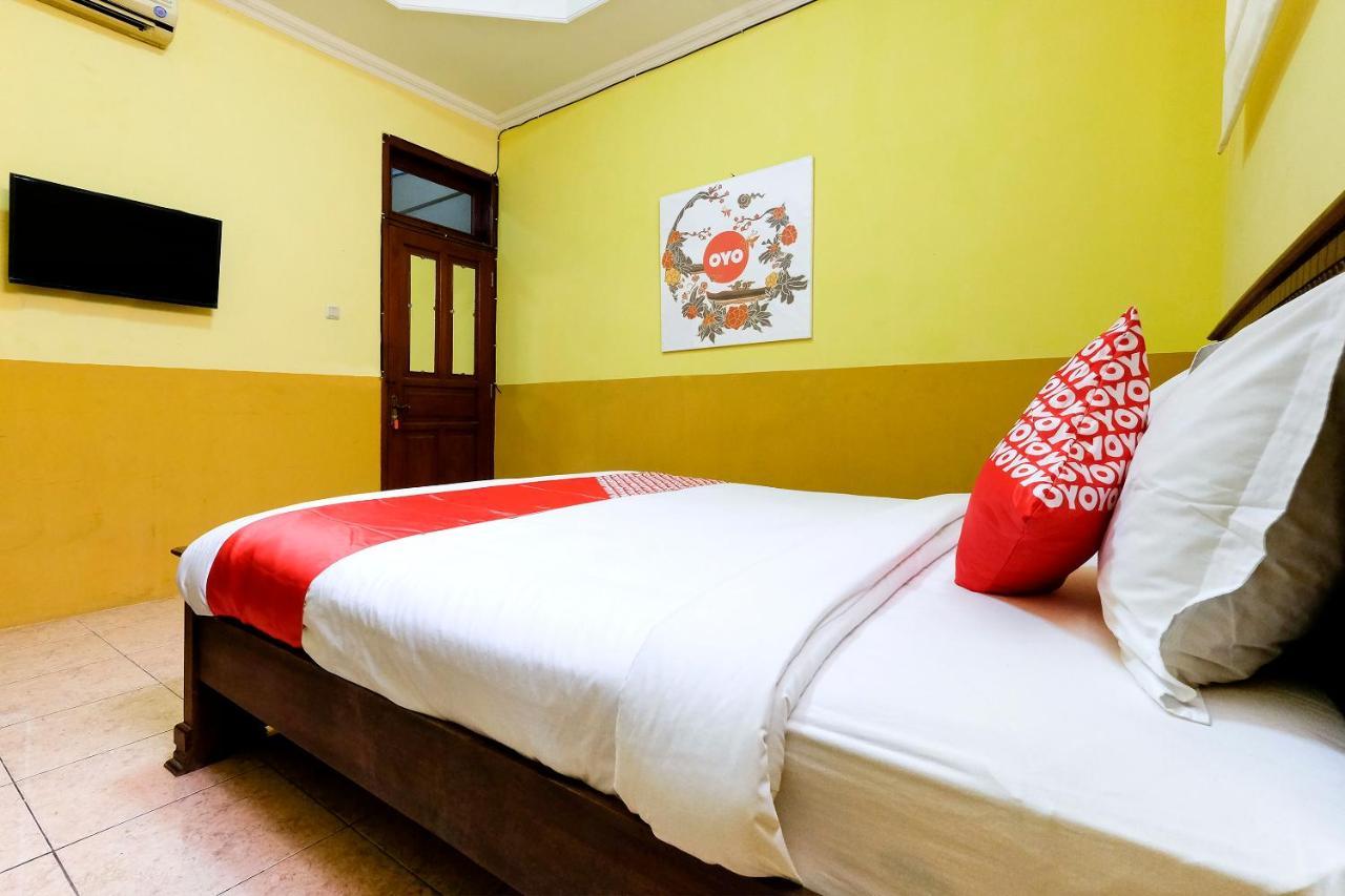 Oyo 338 Guest House Omah Manahan Syariah Solo Esterno foto