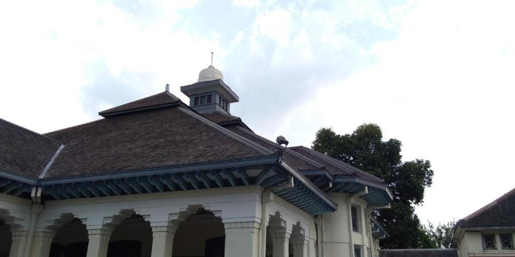 Oyo 338 Guest House Omah Manahan Syariah Solo Esterno foto