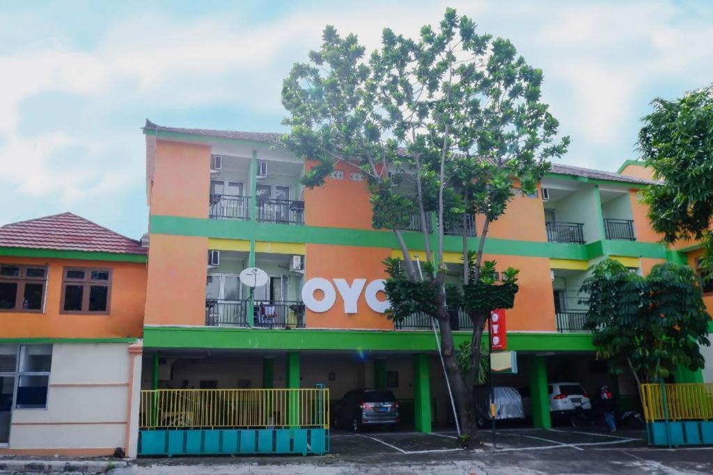 Oyo 338 Guest House Omah Manahan Syariah Solo Esterno foto