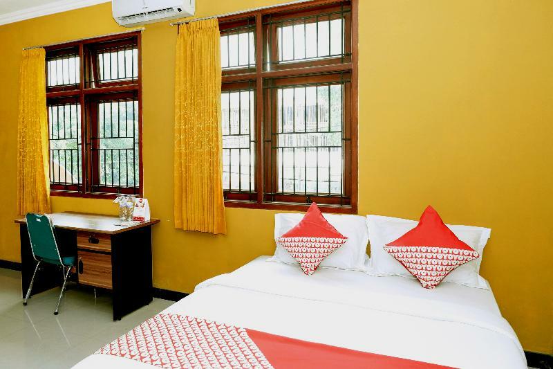 Oyo 338 Guest House Omah Manahan Syariah Solo Esterno foto