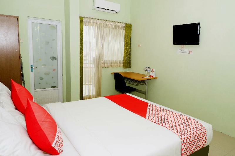Oyo 338 Guest House Omah Manahan Syariah Solo Esterno foto