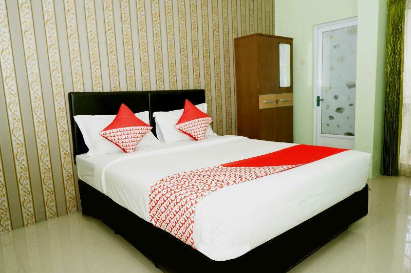 Oyo 338 Guest House Omah Manahan Syariah Solo Esterno foto