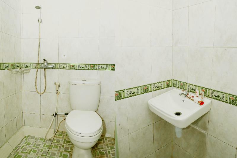 Oyo 338 Guest House Omah Manahan Syariah Solo Esterno foto