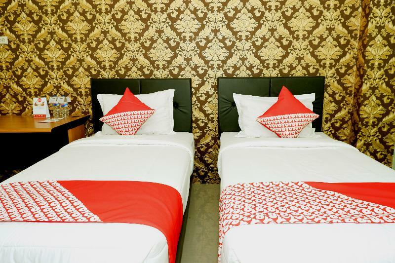 Oyo 338 Guest House Omah Manahan Syariah Solo Esterno foto