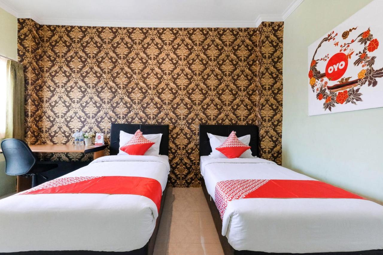 Oyo 338 Guest House Omah Manahan Syariah Solo Esterno foto