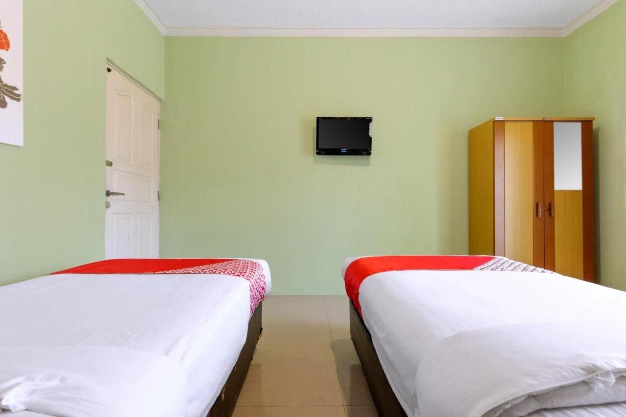 Oyo 338 Guest House Omah Manahan Syariah Solo Esterno foto