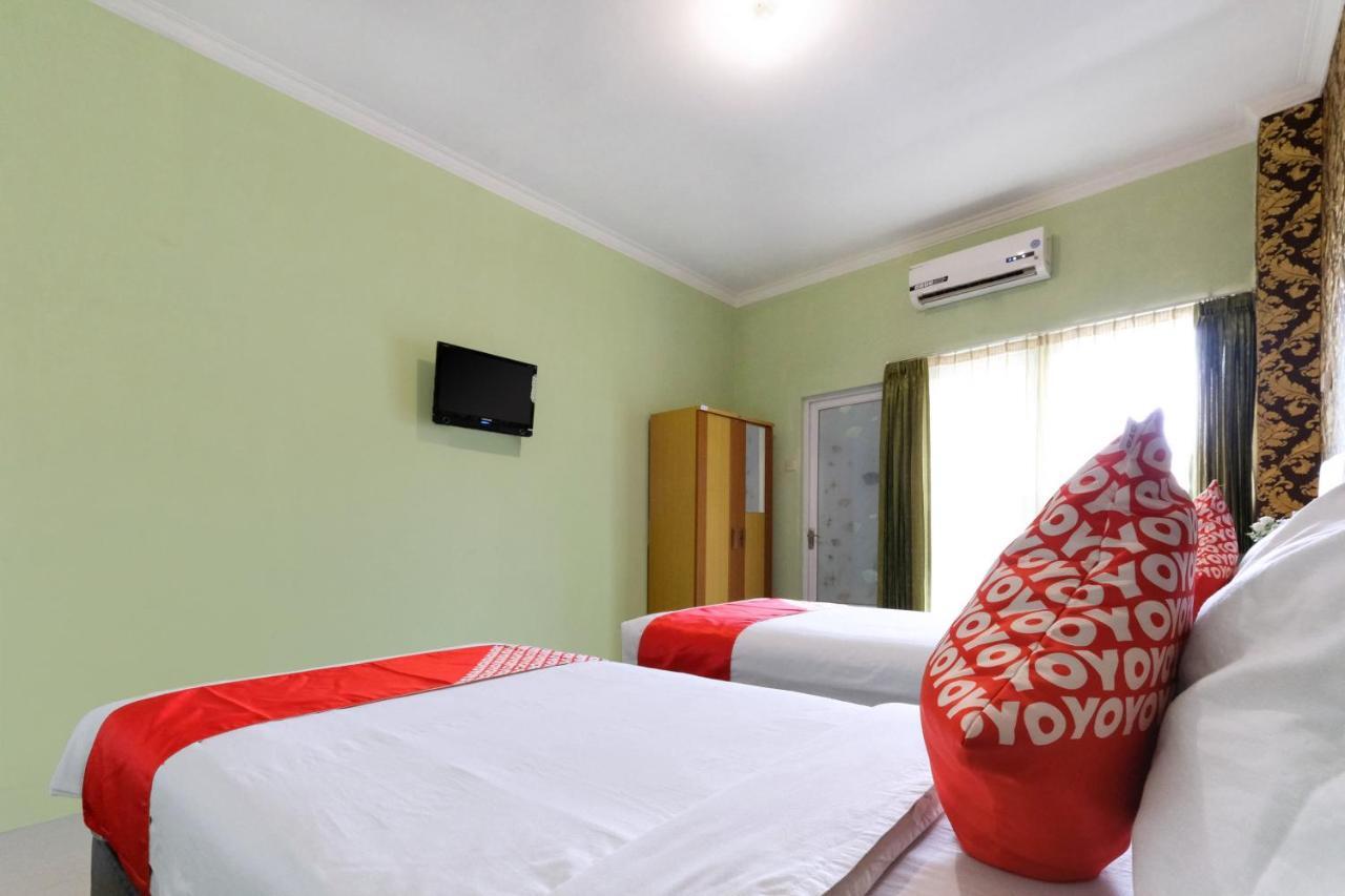 Oyo 338 Guest House Omah Manahan Syariah Solo Esterno foto