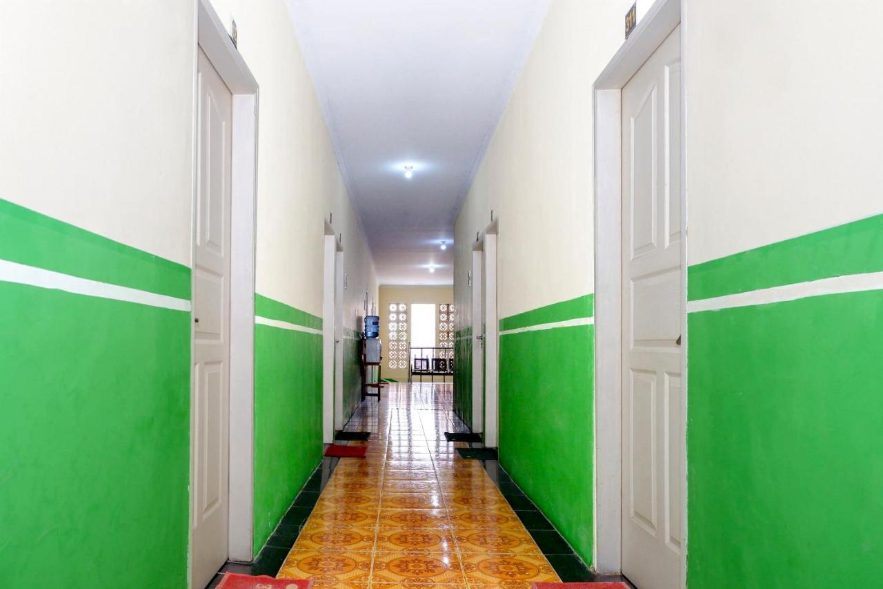 Oyo 338 Guest House Omah Manahan Syariah Solo Esterno foto
